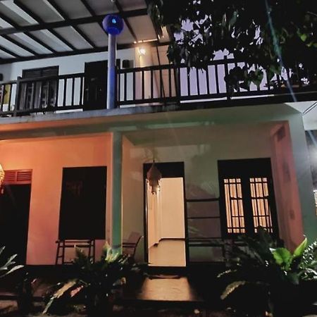 Sundance Surf Coconut Point Hotel Уелигама Екстериор снимка