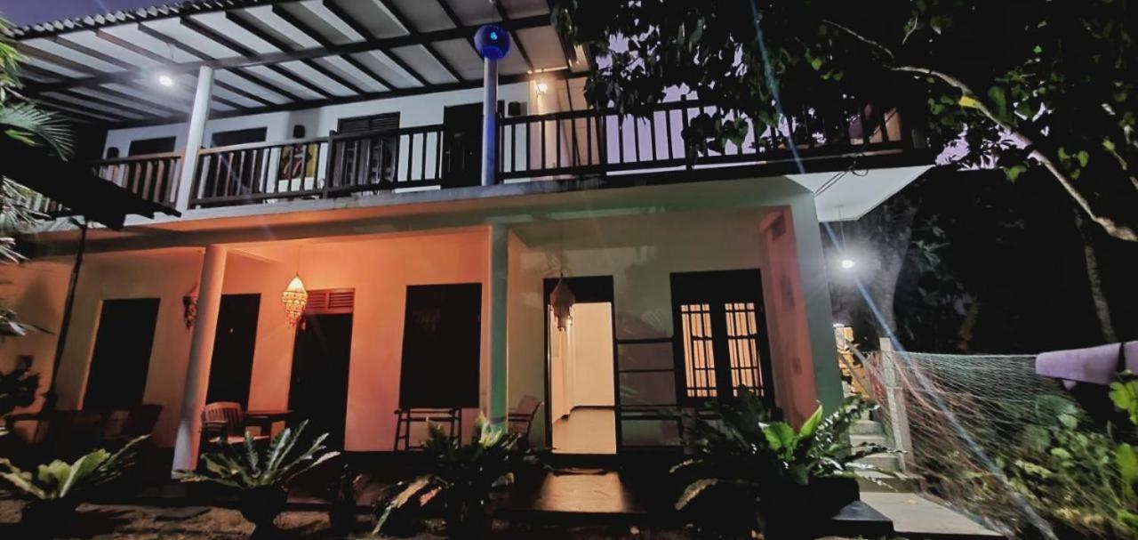 Sundance Surf Coconut Point Hotel Уелигама Екстериор снимка
