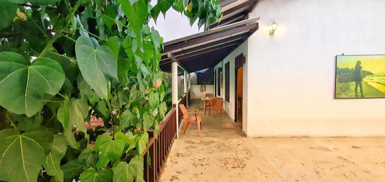 Sundance Surf Coconut Point Hotel Уелигама Екстериор снимка
